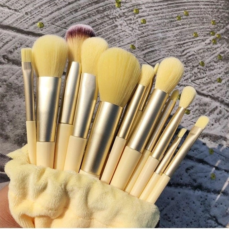 13pcs Soft Makeup Brushes Set Eyeliner Eye Shadow Brush Cosmetic Foundation Blush Powder Blending Beauty Makeup Tool Maquiagem 13 PCS Makeup Brushes Set in bag DailyAlertDeals   